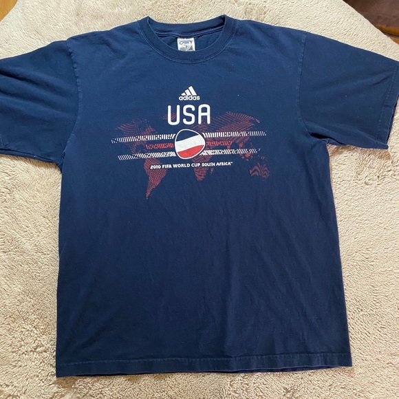 SOLD Adidas 2010 World Cup tee L - Picture 1 of 5